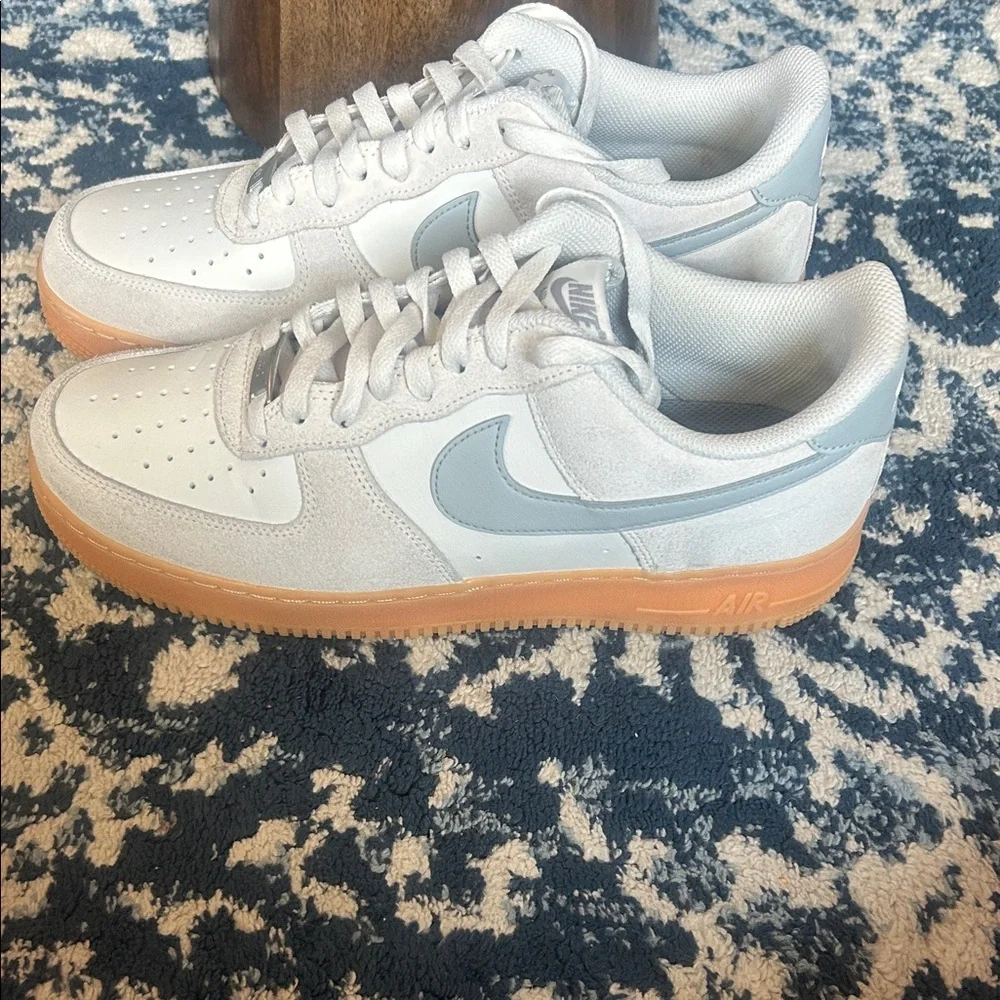 Nike White and Gray Men's Shoes - Picture 4 of 5